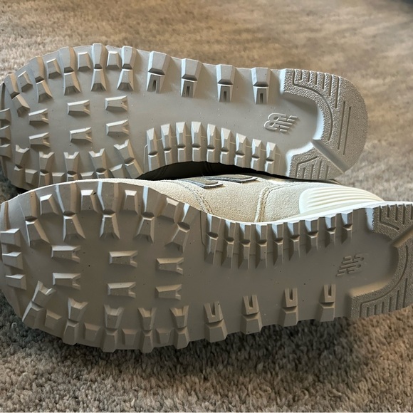 New Balance Light Gray Sneakers - Picture 3 of 5